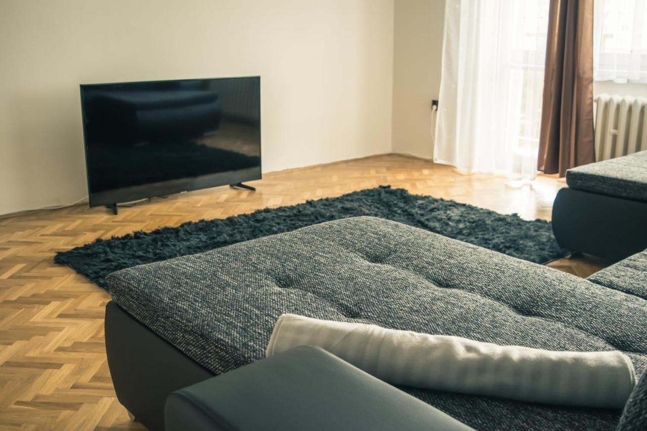 אולומוץ Apartman Jnj Velkomoravska מראה חיצוני תמונה